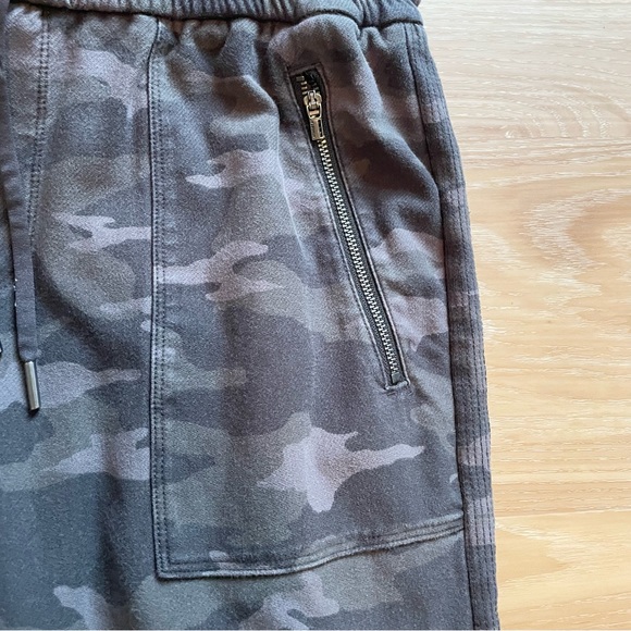 Athleta Camo Farallon Joggers / Sweatpants - Grey Size 8 - Picture 2 of 15